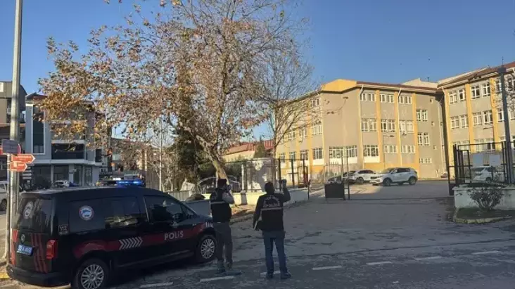 Edirne’de Lise Öğrencisi Bıçakla Yaralandı