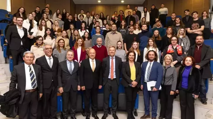 Yaşar Üniversitesi’nde Türkiye-Hollanda İlişkilerinin 100. Yılı Kutlandı