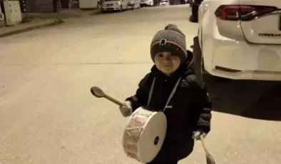 Minik Ege, Mahalleyi Sahura Kaldırıyor
