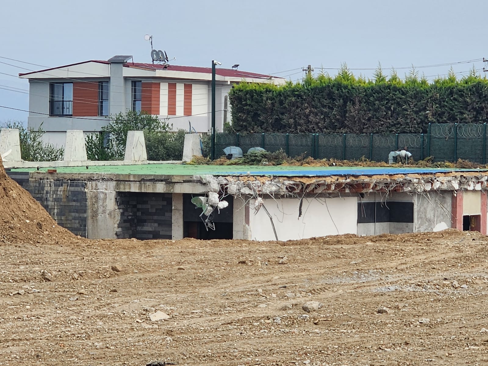 İzmir’de Büyük Hukuk Skandalı: Narlıdere Belediyesi Gerçekleri Görmezden Mi Geliyor?